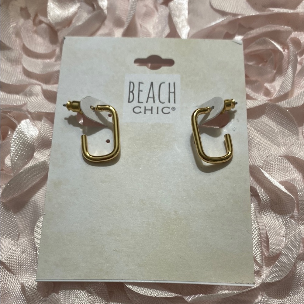 NWOT Beach Chic Gold Tone Geometric Hoop Earrings!